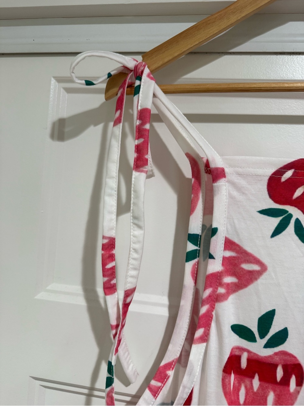 NWOT Temu Women’s Strawberry Romper Overalls - Picture 4 of 7